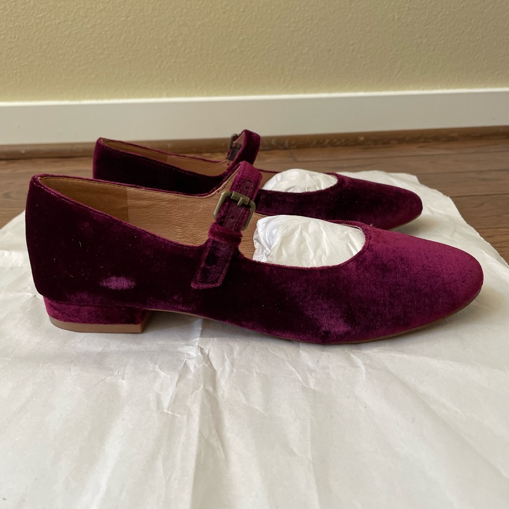 Worn once, great condition velvet Maryjane red flats